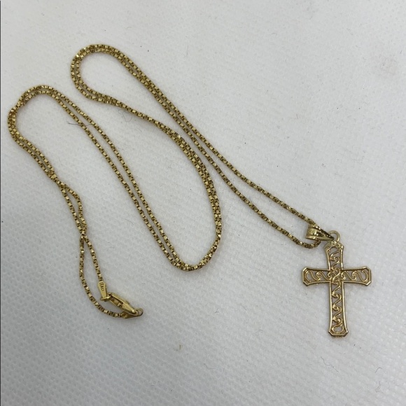 14K Yellow Gold Cross Pendant / Chain Necklace 4g - Picture 3 of 5